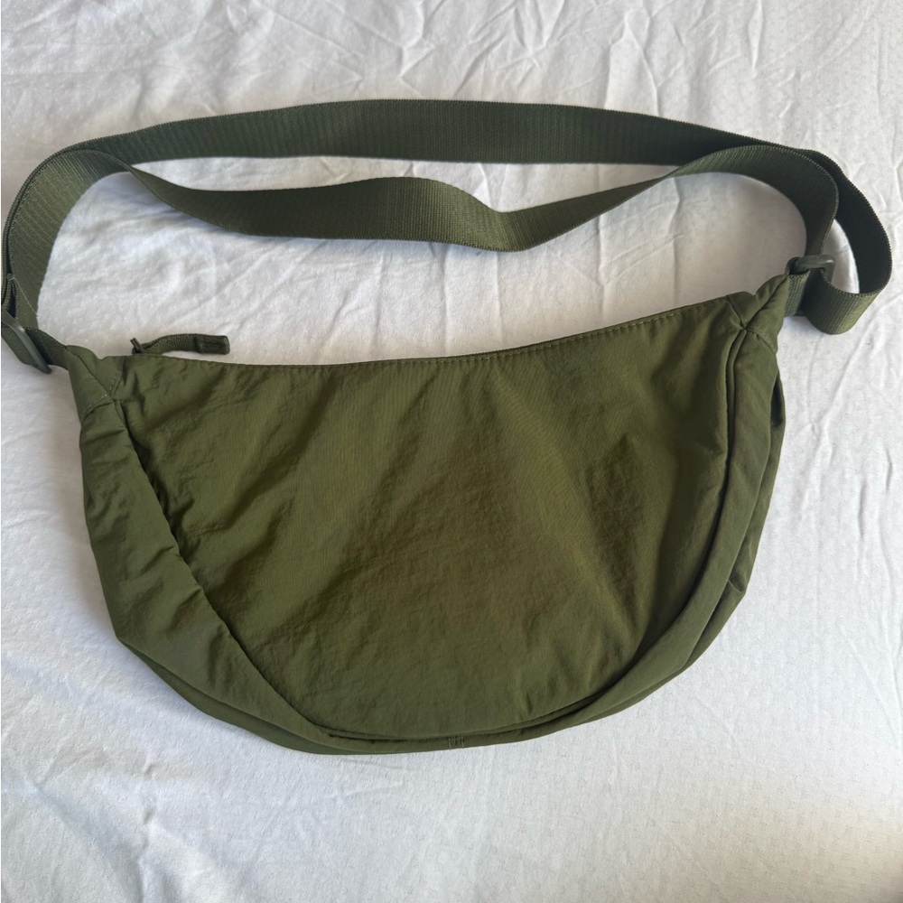 Uniqlo Nylon Crescent bag Khaki